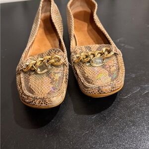 Stuart Weitzman Brown and Gold Flats with Elegant Embellishments size 6.5